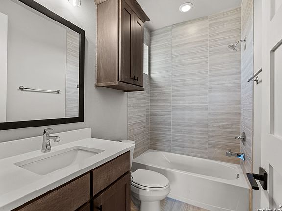 4th image of 1423 S Presa St. #102