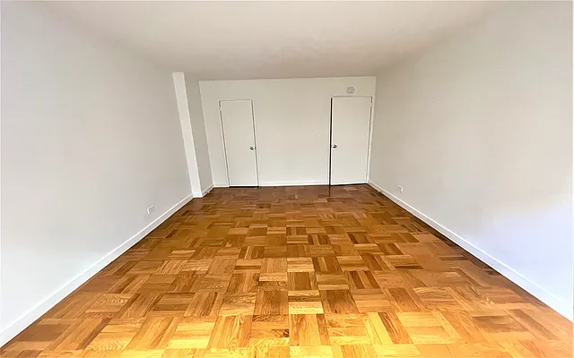 Rented by Manhattan Realty Group | media 12