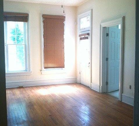 3rd image of 106 N Jefferson St