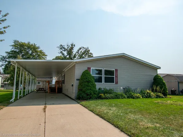 43792 Eureka Dr, Clinton Township, MI 48036