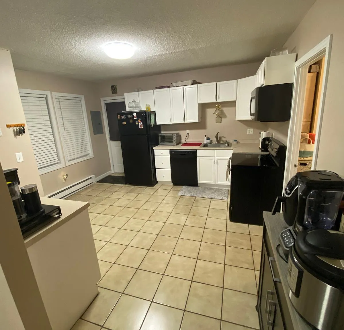 3 bed, $2,000 — Photo 2