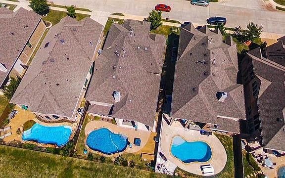 2nd image of 4123 Hawthorne Dr