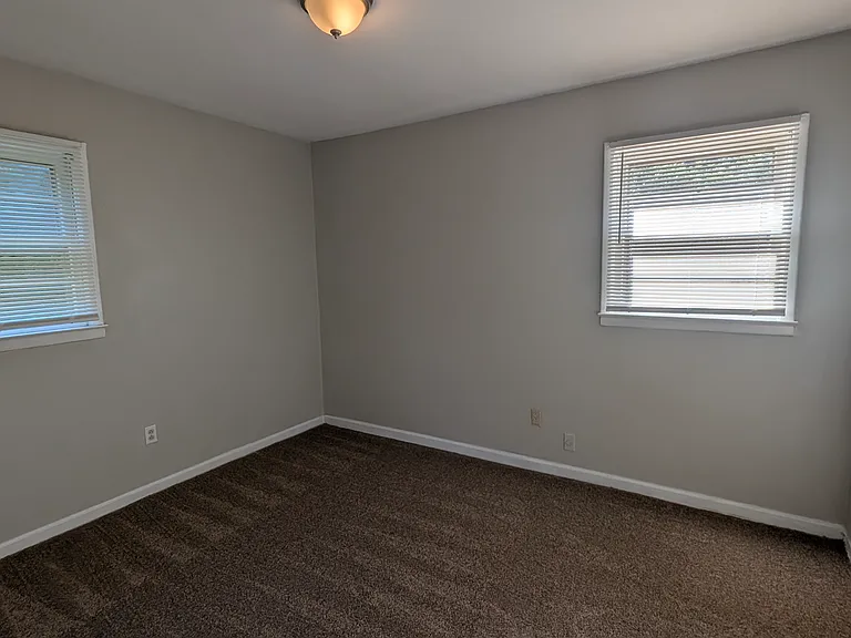 404 Carolina Ave — Photo 9