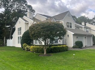 77 Mystic Cir, Bay Shore, NY 11706