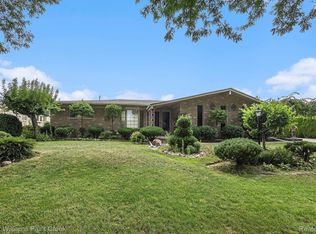 11254 Canterbury Dr, Sterling Heights, MI 48312