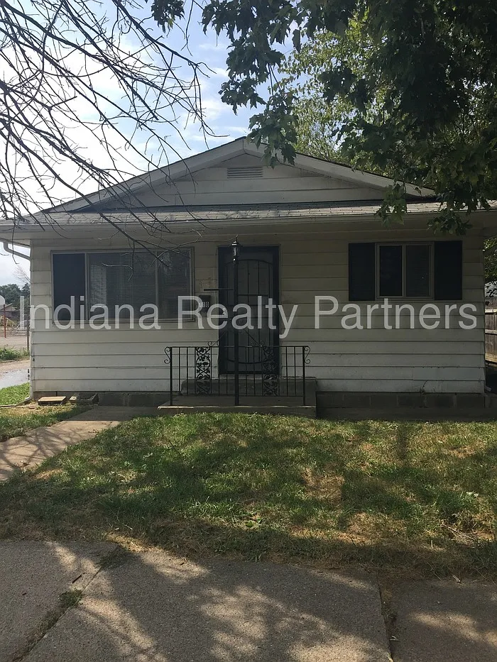 710 N Rochester Ave photo 1