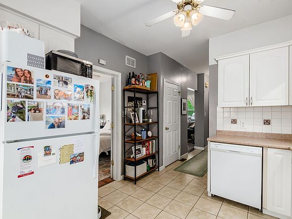5th image of 154 E Tompkins St