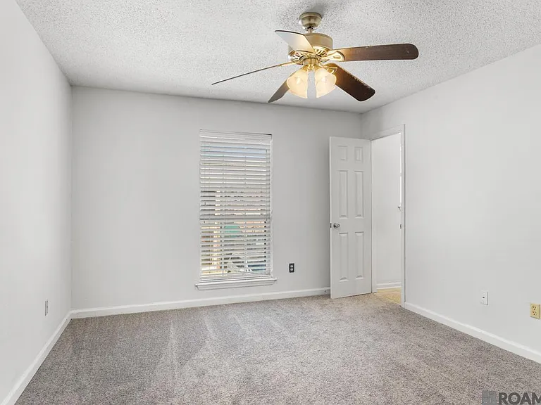 4624 Parkoaks Dr #11 — Photo 9