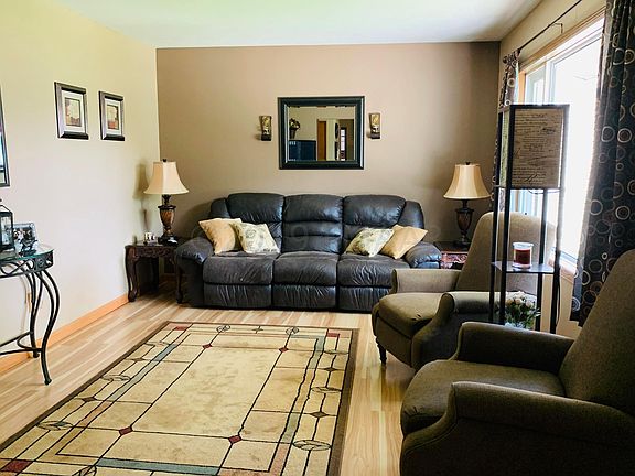 2nd image of 309 Cherry Ct