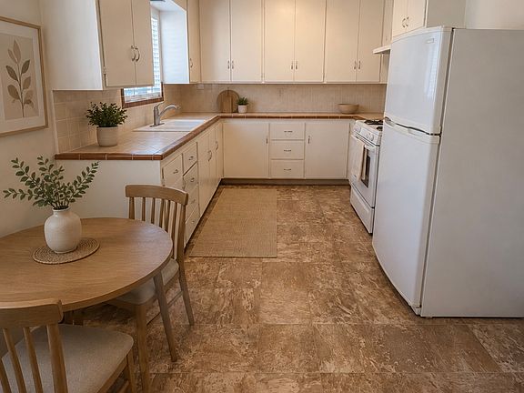 3rd image of 609 Parsons Dr #609