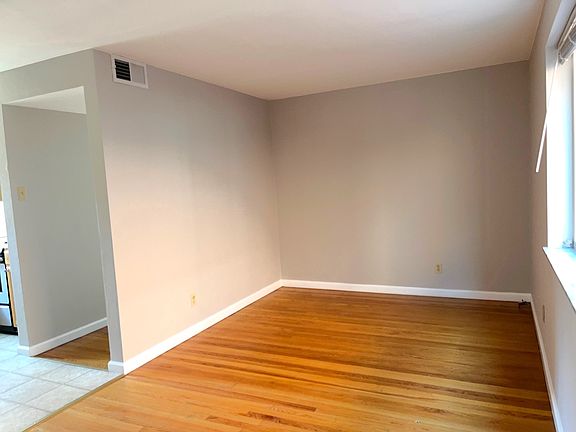 5th image of 4505 Jamieson Ave #B