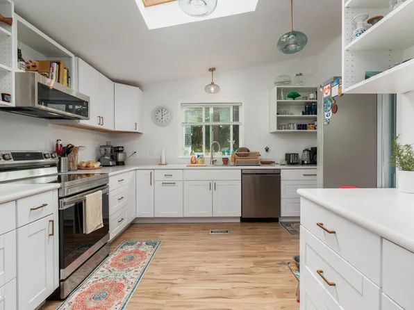 113 SE 143rd St, South Beach, OR 97366
