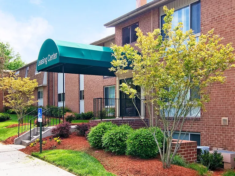 Meticulously Maintained walkways & landscape