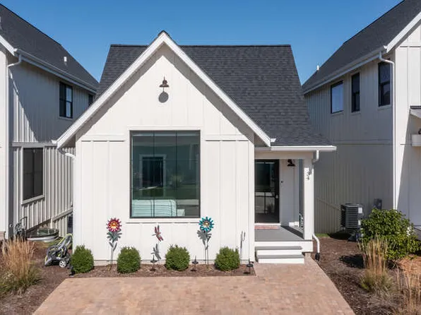 34 Waterside Way, Ottawa, IL 61350