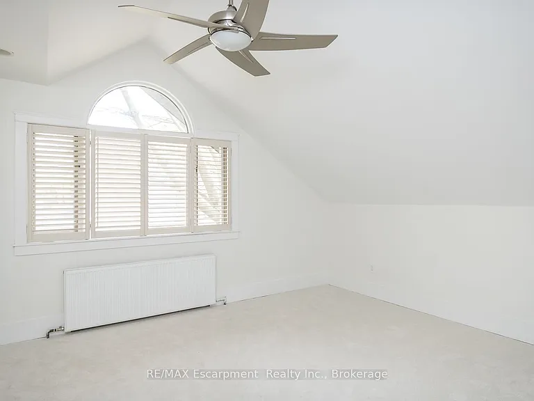209 Allan St — Photo 12