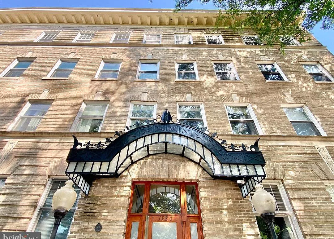 2 bed, 912 sqft, $3,900 — Photo 2