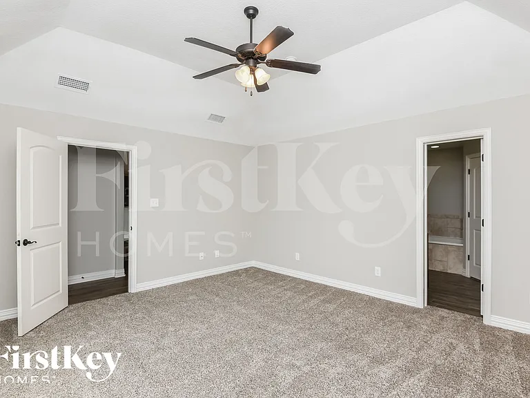 612 Zachary Dr — Photo 8