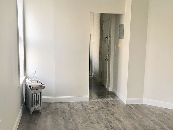 3rd image of 276 Nassau Ave #1A