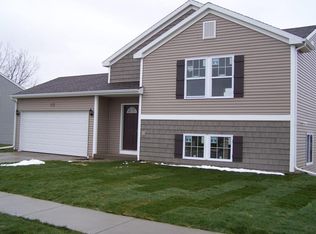 414 Ridgeline Rd, Springfield, MI 49037