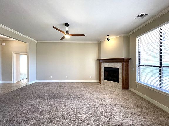 3rd image of 3913 Lamar Dr