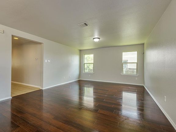 4th image of 210 Cushman Dr