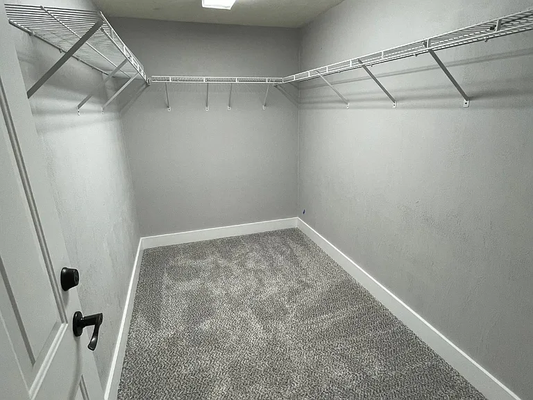 664 Wellesley Ct — Photo 9
