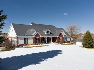 3220 Cottonwood Ln, Kearney, NE 68845