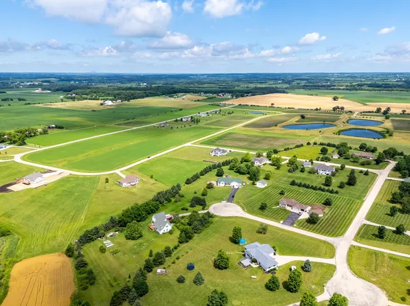 Blarney Stone Dr, Albany, WI 53502