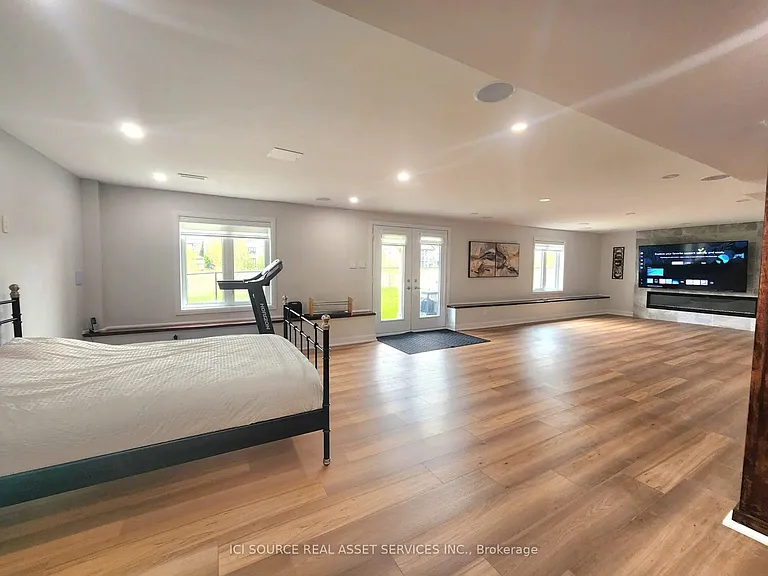 733 Coast Cir — Photo 30