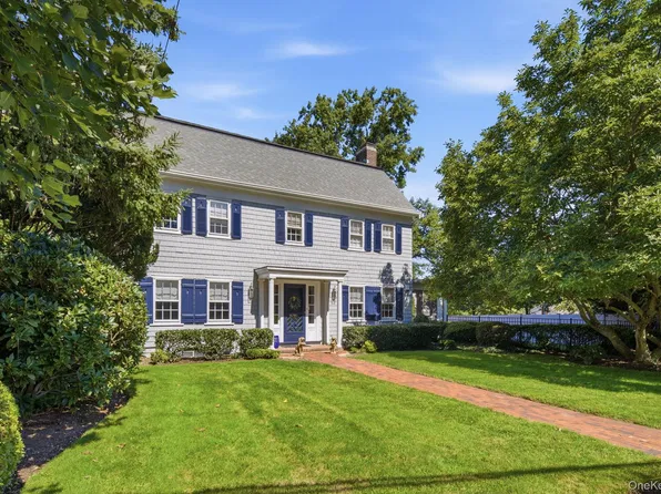 75 Dewey Street, Huntington, NY 11743