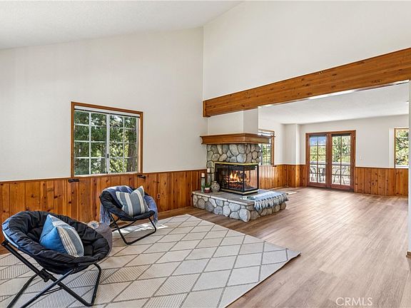 4th image of 975 Teakwood Dr