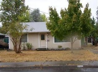 1106 SW L St, Grants Pass, OR 97526
