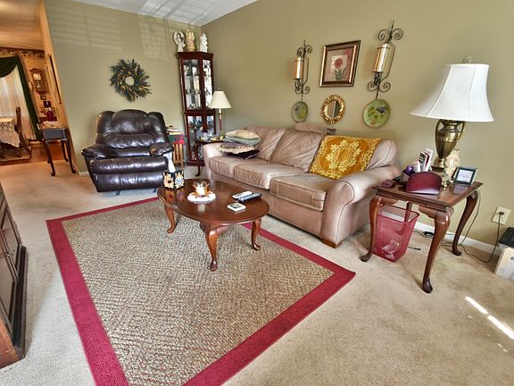 2nd image of 911 Nottingham Dr APT 27