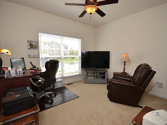 4th image of 556 Springhurst Pkwy