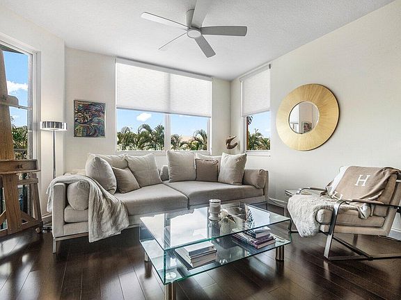 4th image of 806 E Windward Way #207