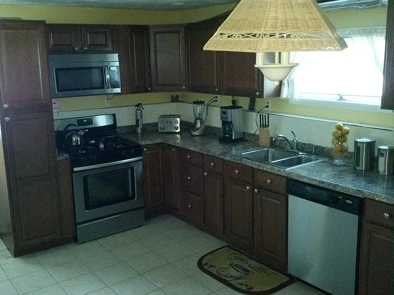 14 Roosevelt Ave — Photo 10