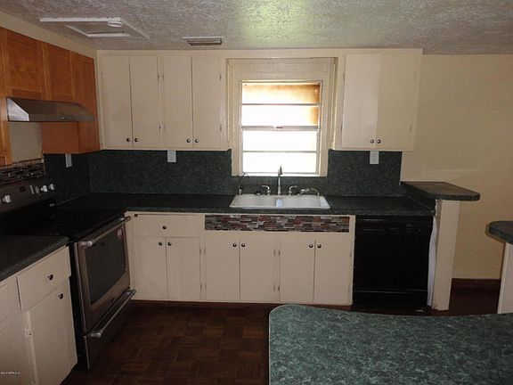 3rd image of 8915 Free Ave