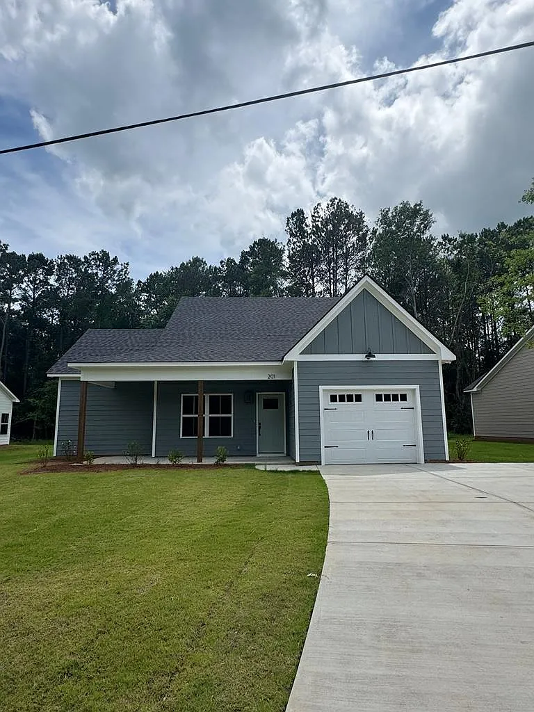 3 bed, 2.0 bath, 1403 sqft, $2,300 — Photo 1