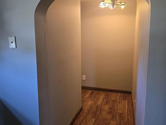 5th image of 212 Oglewood Ave