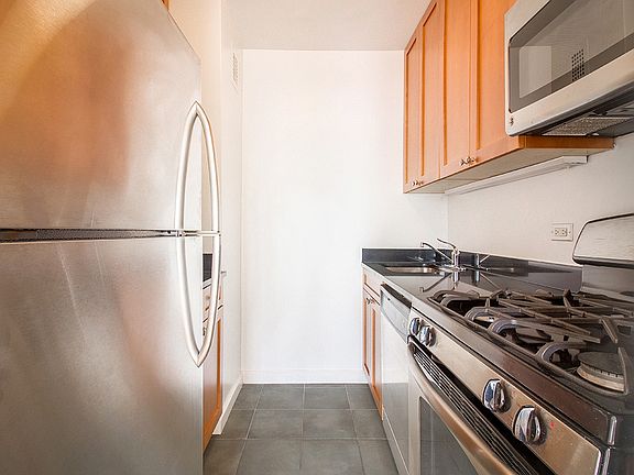 4th image of 350 W 51st St APT 16F