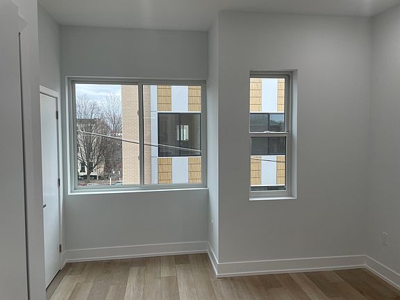 4th image of 2156 N Darien St Unit 3