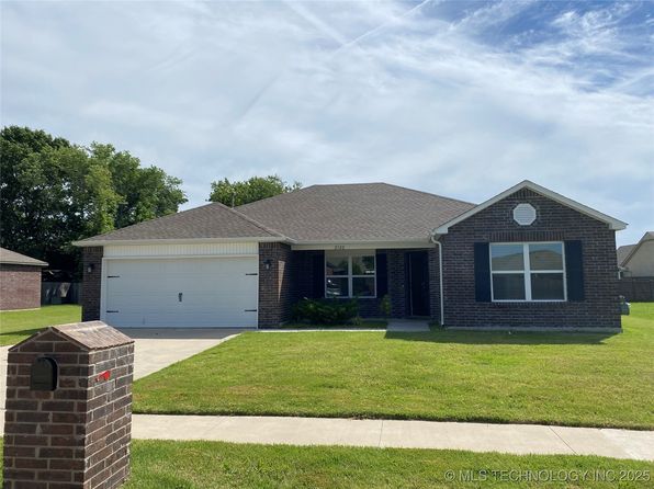 2102 Walnut Hill Ln