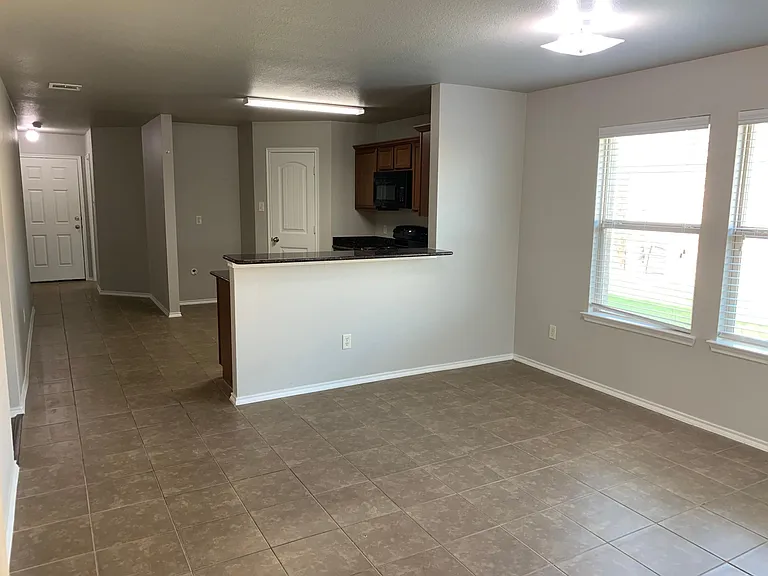 328 Carlyle St — Photo 11