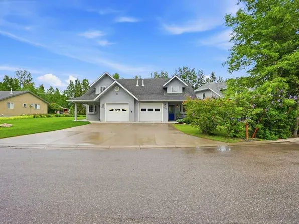 223 B W 3rd St SW, Sundre, AB T0M 1X0