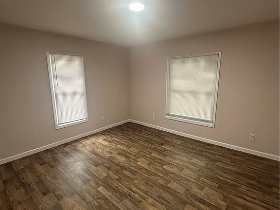 5th image of 255 Lyon St