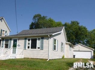 743 S 1st Ave, Canton, IL 61520