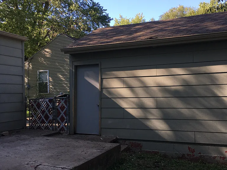 1219 E 36th Ct — Photo 6
