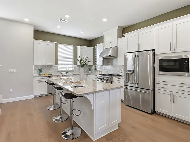 1626 California Cir — Photo 4