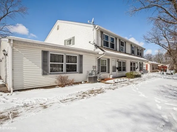 1797 Queensbury Cir, Hoffman Estates, IL 60169