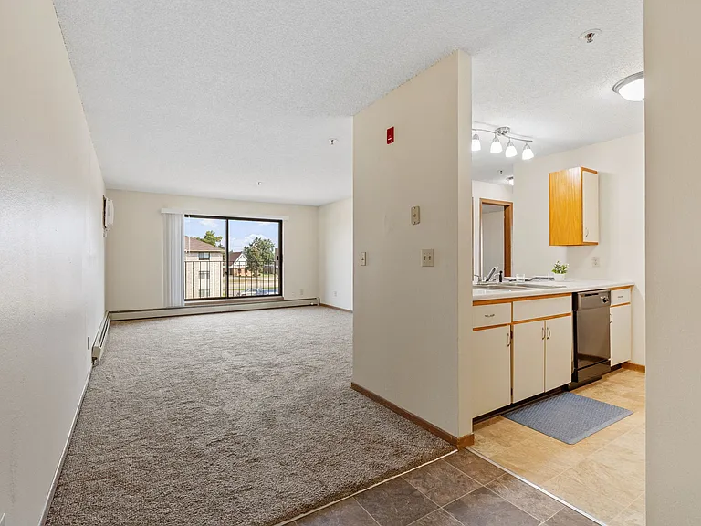 Camelot Square Living — Photo 7